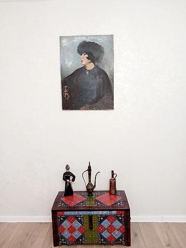 papağ şekili: Portret tablo – yağlı boya, kətan üzərində. Kompozisiya: profil — 2