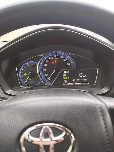 Транспорт: Toyota Corolla Fielder Hybrid – universal kuzovlu, ağ rəng. - Hibrid — 3