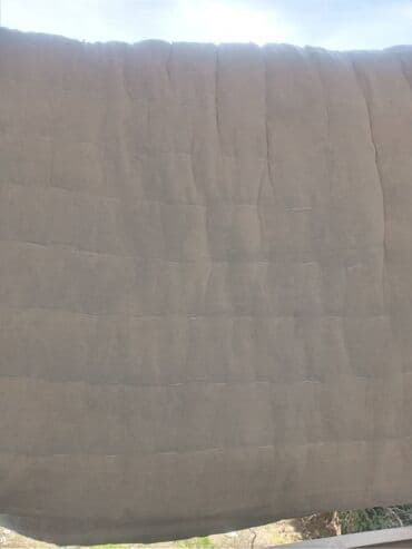 ədyal: Təzə təkadamlıq yun yorğan.Qiymət birinə aiddir.Ölçüsü215×145 sm — 2