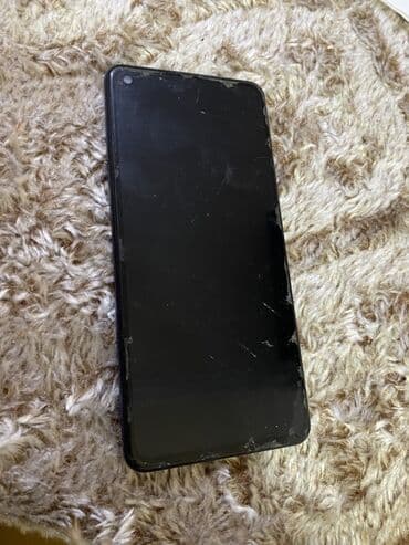 телефон fly iq4516 octa: Smartfon – orta sinif Android model - Arxa tərəfdə dörd linzalı kamera — 2