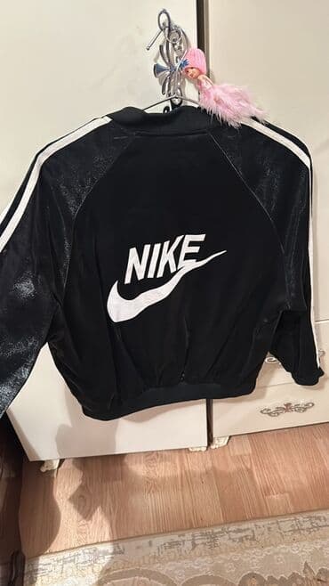 uzun pencekler: Qara idman üslubunda yüngül bomber gödəkçə - Rəng: qara, ağ detallar — 2