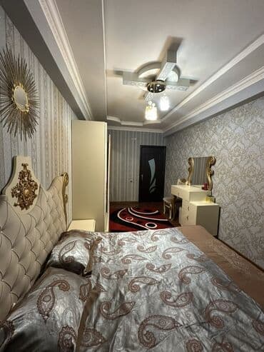 qara qarayev: Mətbəx hissəsində ağ rəngli modul mebellərlə təchiz olunmuş, qara — 9