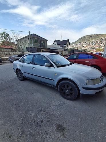 Volkswagen Passat: 1.8 l | 1999 il Sedan