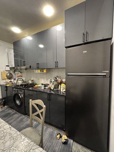 Qaz, aspirator, moyka ustunde. ust 3 metre alt 2.80 — 2