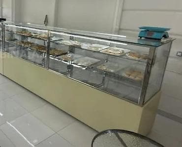 Şüşəli dolab vitrini