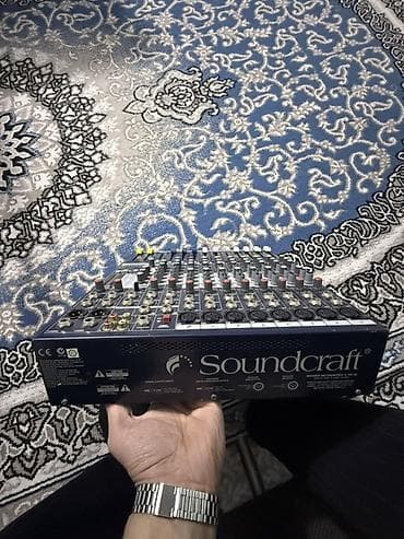 gitara prosessoru: Soundcraft EFX8 mikser pulti - Marka/model: Soundcraft EFX8 - 8 mono — 2