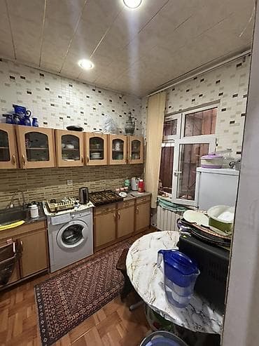 kiraye evler savalan: 3 otaqlı mənzil – geniş zal və ayrı-ayrı 2 yataq otağı. Zalda asma — 4