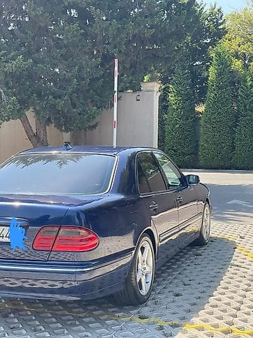 audi a5: Mercedes-Benz E-Class: 2.4 l | 1999 il Sedan — 3