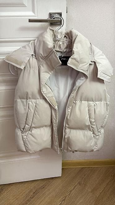 Kişi ayaqqabıları: Bej rəngli qadın/qız qolsuz şişmə jilet - İsti, yüngül və həcimli — 1