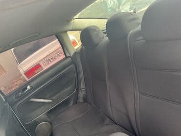 Коммерческий транспорт: Volkswagen sedan – gümüşü rəng, qara radiator barmaqlığı və VW loqolu — 3