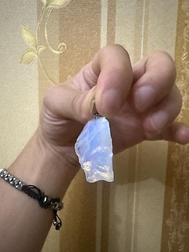 Kulonlar: Ay daşı asqı - Material: Opalit effektli, yüngülcə şəffaf, mavi-ağ — 3