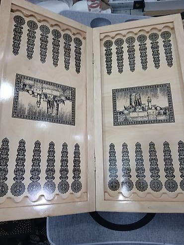 Skeytbordlar: 3 azn das ve zer Ağ-qara naxışlı taxta şahmat/nərd dəsti - Material — 7