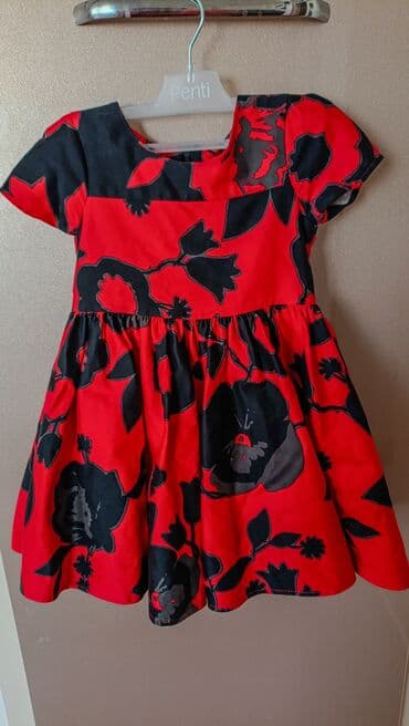 altı qırmızı ayaqqabı: Next Baby platya. 12-18 ay razmer. Pışnıy modeldir. Altında astarı — 4