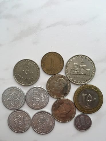 pullar: Müxtelif ölkelerin pulları. Satılır — 1