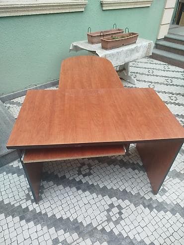 İşlənmiş, Dördbucaq masa