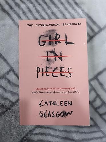 Məhsul: Kitab – “Girl in Pieces” Müəllif: Kathleen Glasgow Nəşr — 1