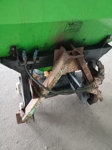 islenmis kotanlar: Reymak markalı yaşıl rəngli kənd təsərrüfatı səpici. Bu avadanlıq — 2