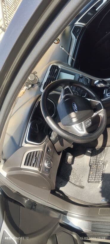 tək oturacaqlar: Ford Fusion: 1.5 l | 2016 il 200000 km Sedan — 5
