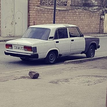 mercedes stop 2000: VAZ 2107 sedan - Kuzov: klassik sedan, ağ rəng üzərində qara/boz — 5