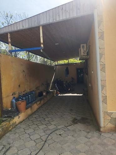 kireditle heyet evleri: Tam mebellə döşənmiş həyət evi - Planlama: geniş qonaq otağı, 3 yataq — 6