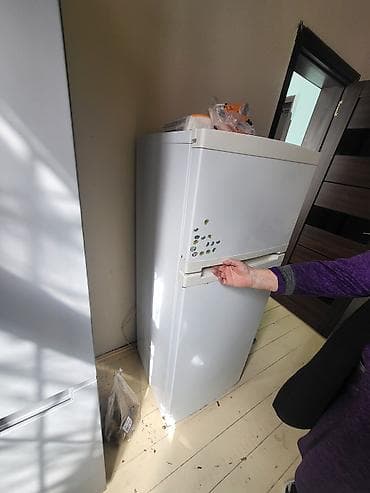 nokia 8800 4g: İkiqat qapılı soyuducu - Üst bölmə: dondurucu, 1 ədəd çıxarıla bilən — 2