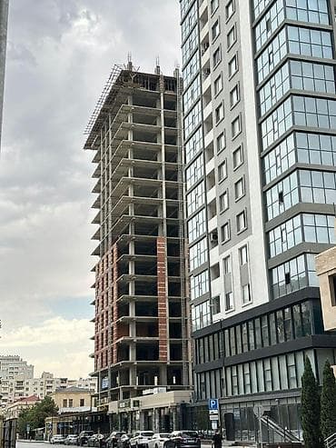 Mənzillər: Satılır 3 otaqlı yeni tikili 145 m², Şah İsmayıl Xətai m. Kateqoriya — 3
