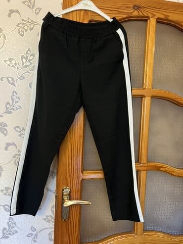 kapri şalvar: Qadın idman şalvarı - Rəng: qara, yanlardan ağ zolaqlı - Model: düz — 1