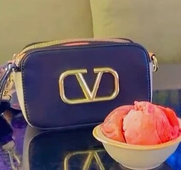 seleme pul verilir 2021: Çiyin çantası, Valentino, Yeni — 2