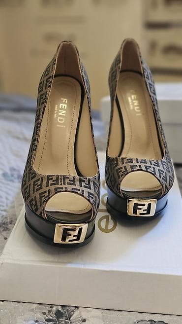 pandora qutu: Fendi 20 qalan 2si birlikdə 20 Fendi platform topuqlu ayaqqabı dəsti — 1