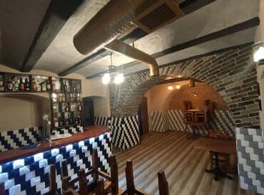 bakı tikiş evi ünvanları: Obyekt 100 m2-dir. Yeni təmir olunub. Əşyalı olaraq verilir. İçində — 4