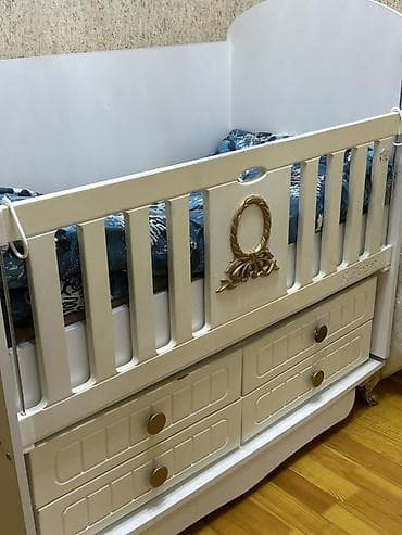 carpayı matraslı: TƏCİLİ SATILIR!!! Evdən çıxmalıdı Uşaq beşiyi – ağ rəngdə, klassik — 1