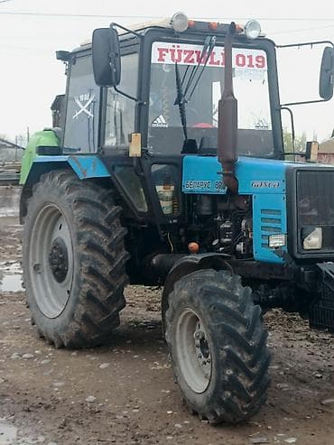 Belarus 892 markalı təkərli traktor - Güclü dizel mühərrik, ön və