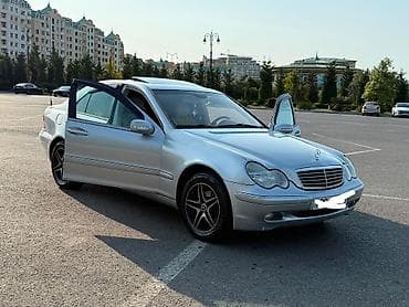 mersedes starter: Mercedes-Benz C240 sedan təqdim olunur. Avtomobil klassik W203 — 3