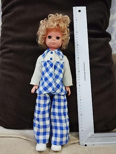 Uşaq geyimi və ayaqqabıları: Qiyməti 1 ci 70 azn. 2 ci 30 azn. 3 cü 15 AZN. 4 cu dələ oyuncaqi 40 — 2