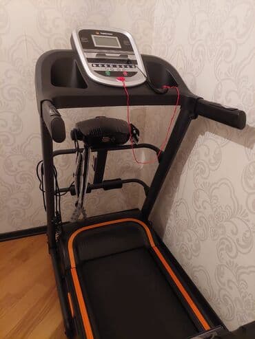 qacis trinajoru: Hattrick Fitness firmasının qaçış zolağı. Cox az istifadə olunmuş — 2