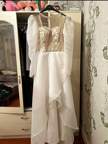 kurta: 400 azna alinib 150 azna satilir yenidir 3 saatlig cəmi geyinilib arxa — 6