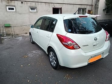 audi 6: Nissan Tiida: 1.6 l | 2011 il Hetçbek — 4