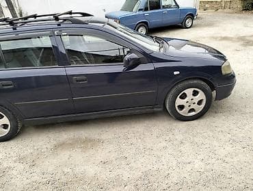 lapet satisi: Opel Astra Caravan (universal) – tünd mavi rəng. Xüsusiyyətlər: - — 4