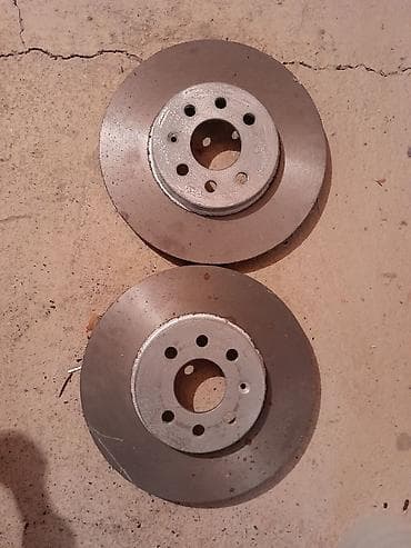 barter disk: Bu əyləc diskləri avtomobilin əyləc sisteminin 4 bolt — 2