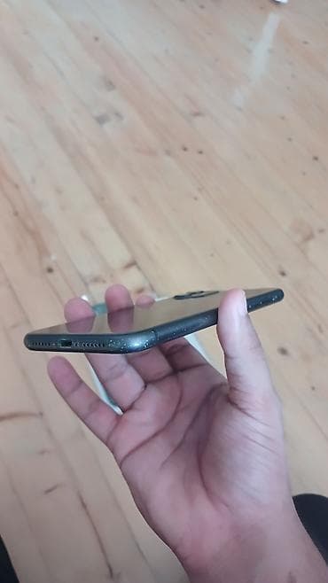 ipone quba: IPhone 11, Qara — 4