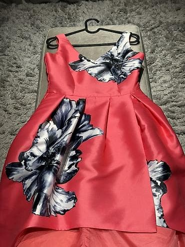 Qadın paltarı – A-siluet, ətək hissəsi qatı və qabarıq - Rəng: parlaq — 2