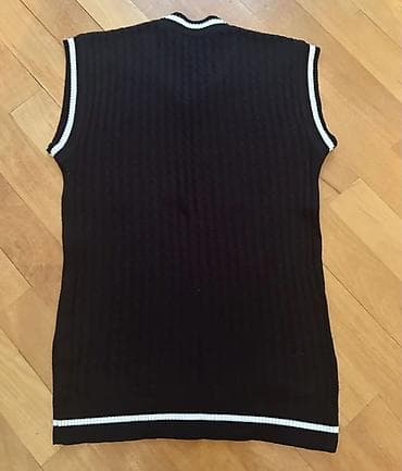 Qolsuz trikotaj sviter (jileti) - Rəng: qara, ağ zolaqlı haşiyələr -