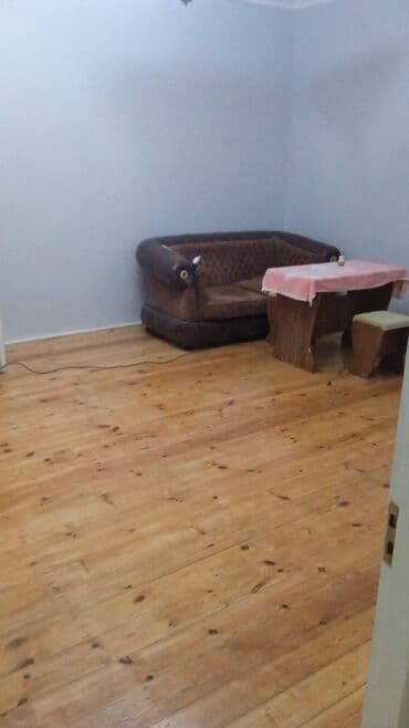 bərdədə həyət evləri: Həyətyanı, ayrıca girişli 1 mərtəbəli ev - Geniş həyət və pilləkənli — 3