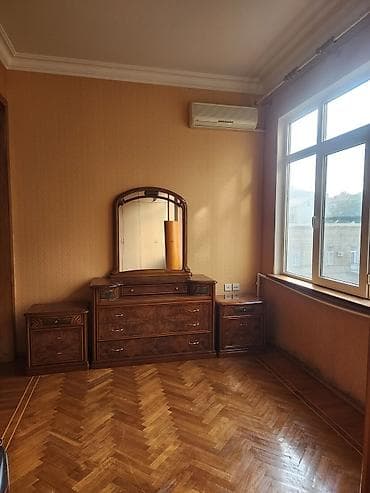 komod: Yataq otağı üçün klassik komod dəsti - Tərkib: 1 böyük güzgülü komod — 4