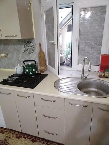 Mənzillər: İnşaatçılar metrosuna yaxın, 2 otağlı hərşeyi ayrı olan ev kirayə — 4