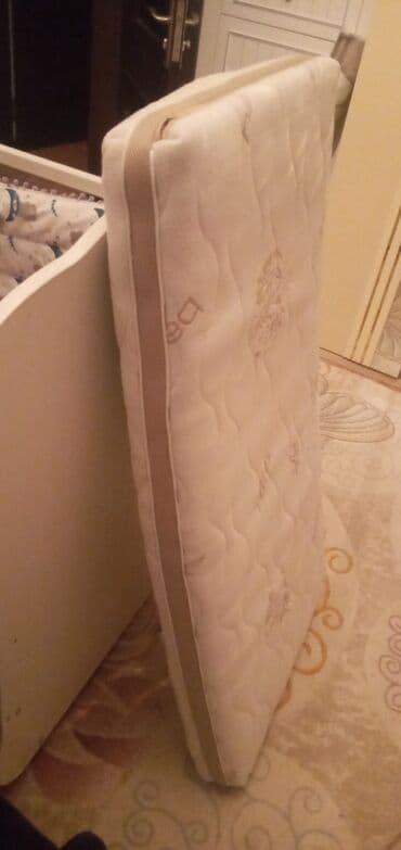 ikinci əl uşaq carpayısı: Oğlan və qız üçün, İşlənmiş, Beşik, Matras ilə, Yellənmə mexanizm ilə — 7