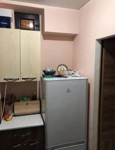 ecemide kiraye evler ucuz: Nəsimi rayonu Memar Əcəmi metrosunun yaxınlığında, 5 mertebeli binanın — 6