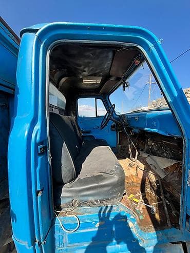 vaz oka satilir: Məhsul: Yük maşını – mavi rəngli, yanları taxta uzadılmış üçtərəfli — 2