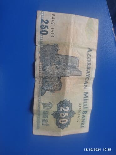 İlk Azərbaycan milli pulları yaxşı vəziyyətdə Əcəmi metrosunun yanina