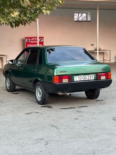 запчасти на форд фокус 1: Yaşıl rəngli dördqapılı Lada Samara avtomobili gündəlik istifadə üçün — 2